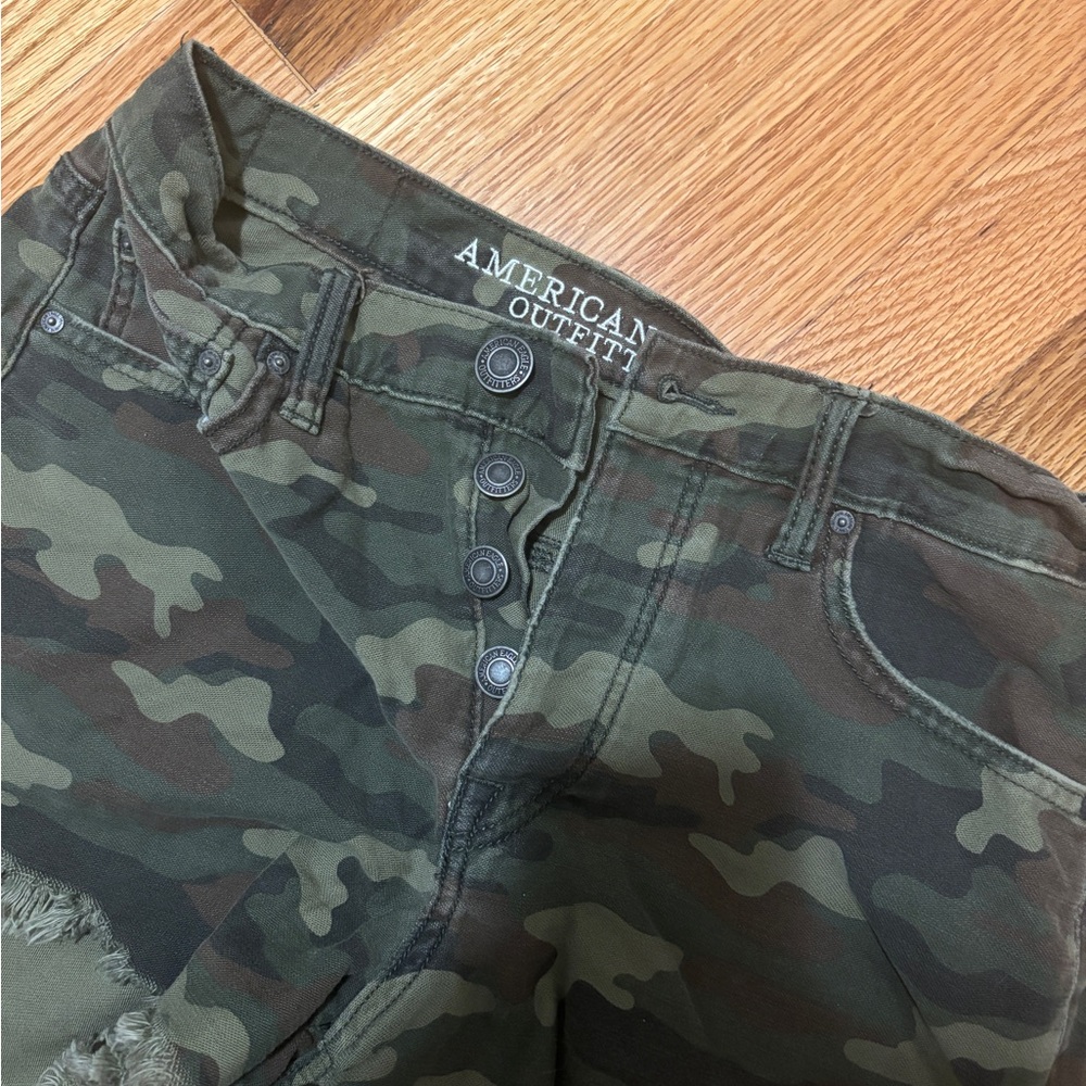 American Eagle Outfitters Green Camo Jean Shorts - Picture 3 of 4
